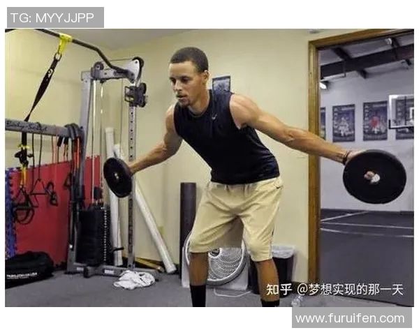 足球球星假期训练揭秘：如何保持状态、避免伤病并提升竞技水平